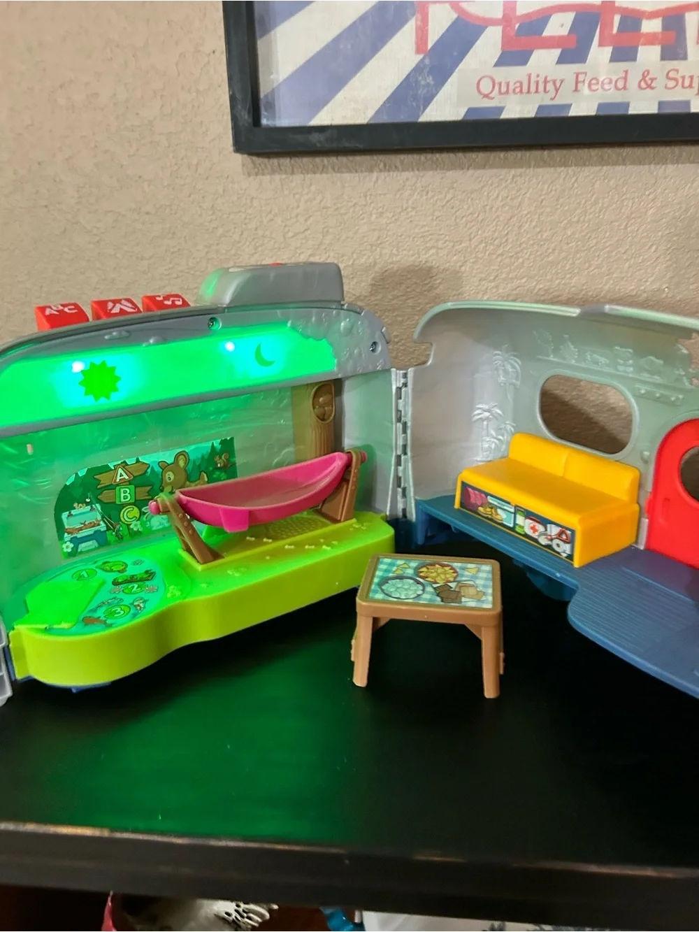 Fisher-Price Little People Light-up Learning Camper Playset 2021 Working lights